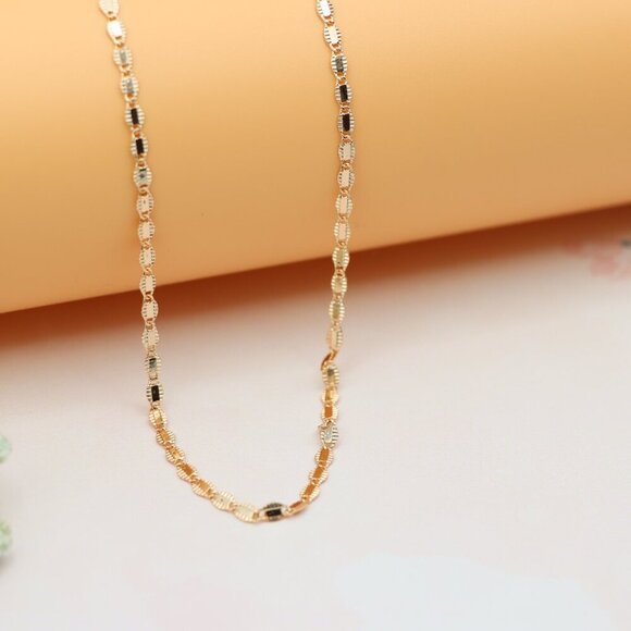 "Shimmer Oval Link Rose Gold Necklace Bold Yet Sleek, XPNL0142 - Picture 9 of 12